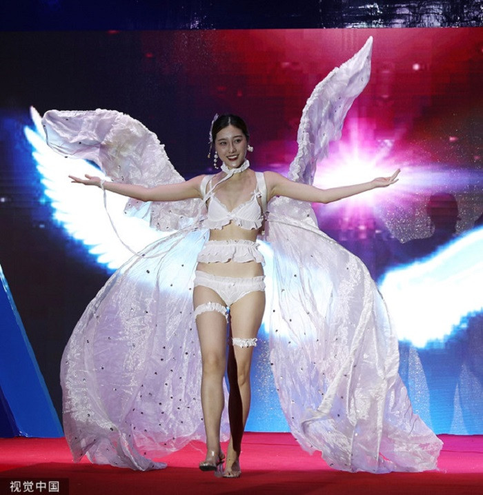 nguoimautrungquocmacbikini (1)