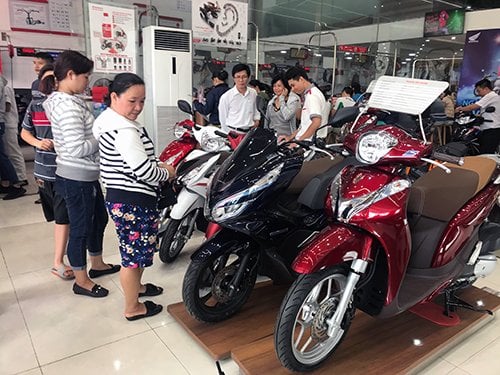 Xe ga Honda chênh giá, Yamaha bán chậm mùa cuối năm