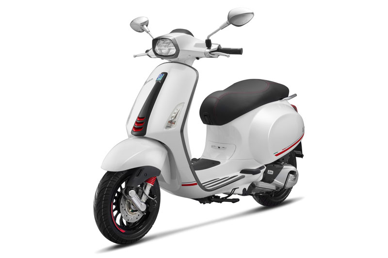 2019-Vespa-Sprint-Carbon-2