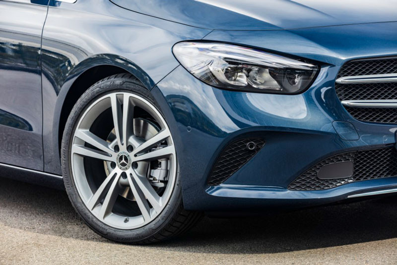 Mercedes-Benz-B-200-4 3