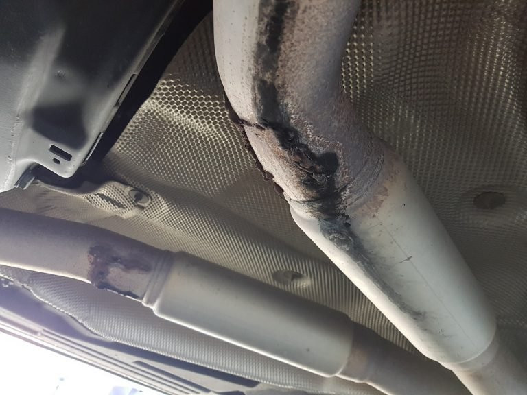 canh-sat-duc-bat-giu-chiec-bmw-x5-ma-vang-vi-qua-choi-mat-3