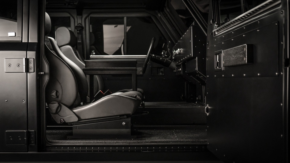 4cf59db1-2020-bollinger-interior-4 7