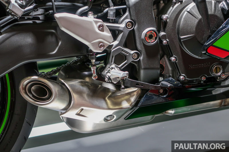 kawasaki-ninja-zx-25r-4 3