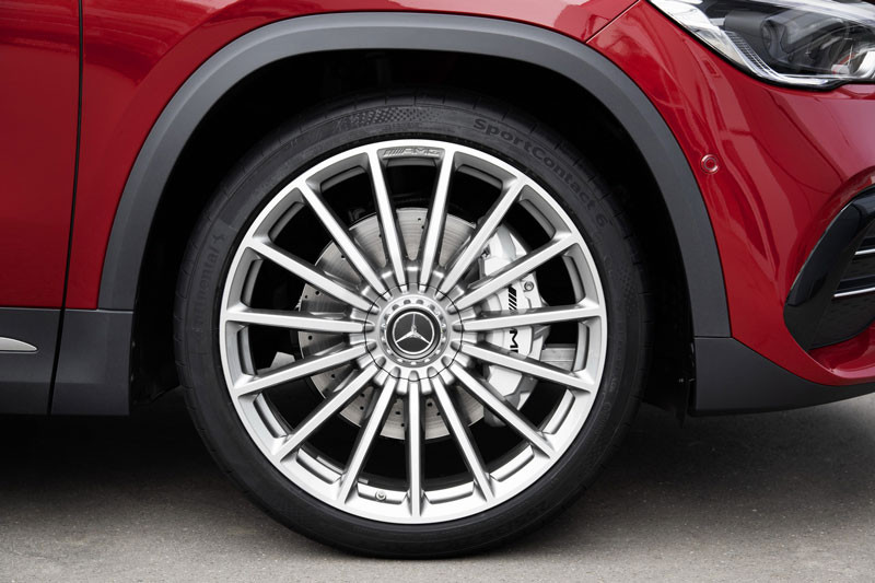 2021-Mercedes-AMG-GLA-35-4 3