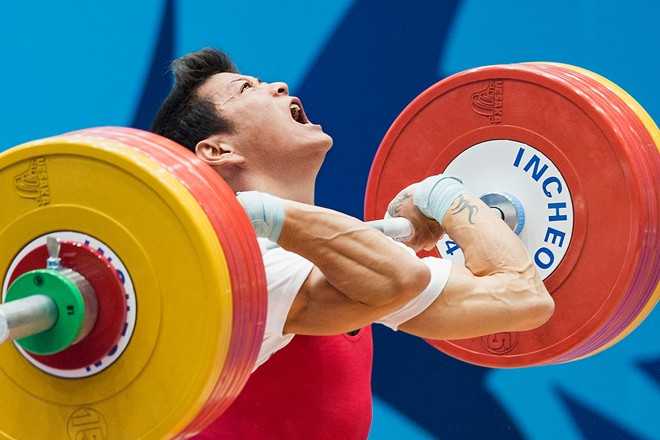 Thạch Kim Tuấn đứt gân bánh chè