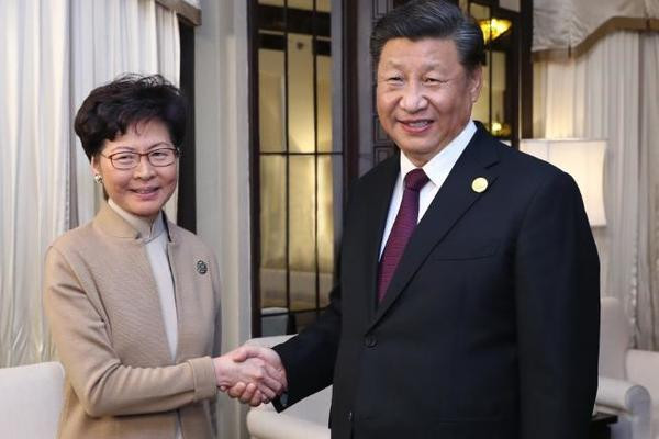 ong-tap-bat-ngo-gap-truong-dac-khu-hong-kong-yeu-cau-cham-dut-bao-luc