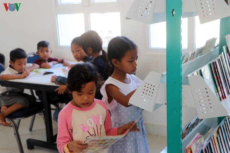 tang_sach_3_vov_cpou