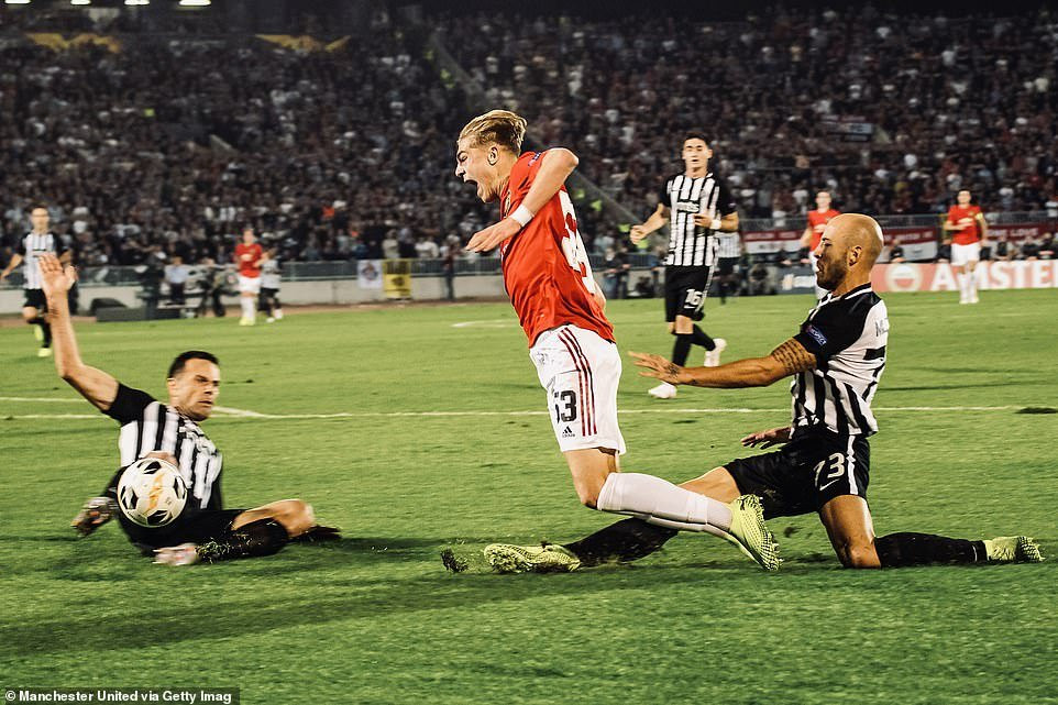 20147770-7610713-image-a-18_1571943173747 4