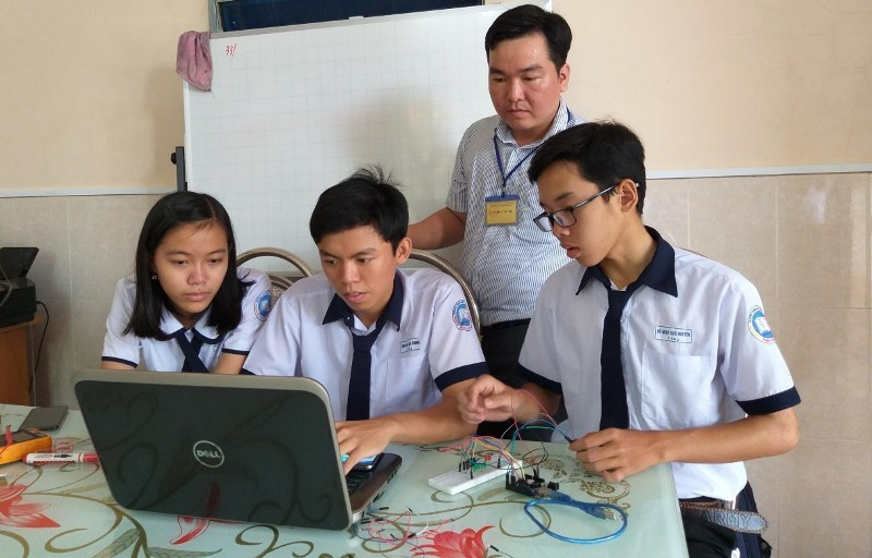 Học sinh chế tạo xe lăn cho người già, khuyết tật đoạt giải đặc biệt