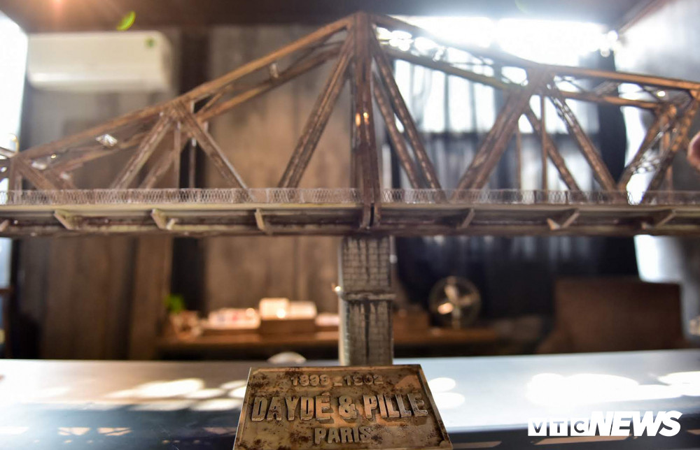 mo hinh cau long bien