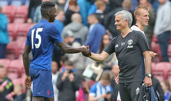Axel Tuanzebe – Hậu vệ trung tâm tài năng của Manchester United Axel Tuanzebe – Hậu vệ trung tâm tài năng của Manchester United