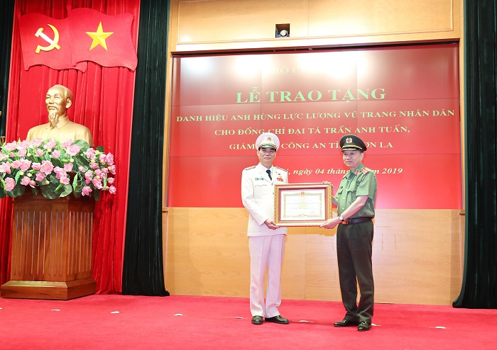 nguoi hung bien cuong2 4