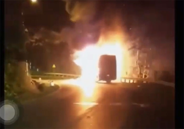 chay xe khach giuong nam