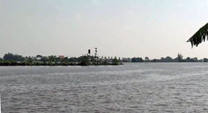 dam tau cho gach tren song o hai phong 3