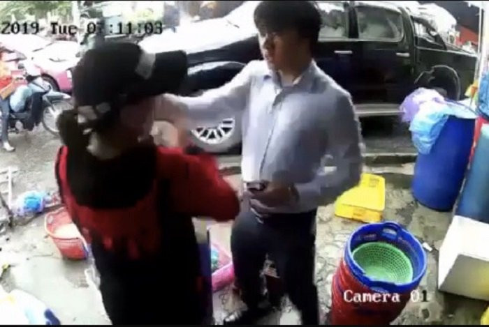 danh phu nu giua cho