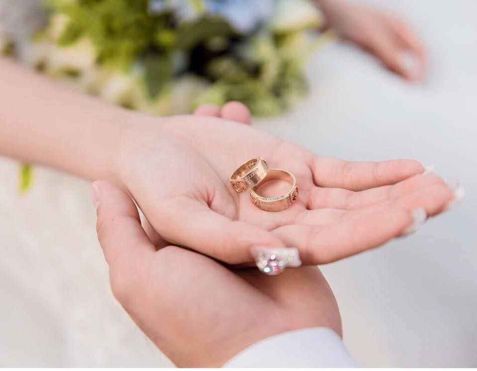 Ngày nay nhẫn cưới nên đặt hay mua Những cặp nhẫn đáng để uyên ương lựa  chọn trong năm 2020  Apjvn