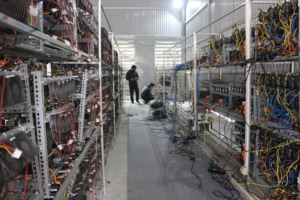 Đột nhập vào chuồng 'trâu cày' Bitcoin trị giá hơn 10 tỷ đồng tại Hà Nội
