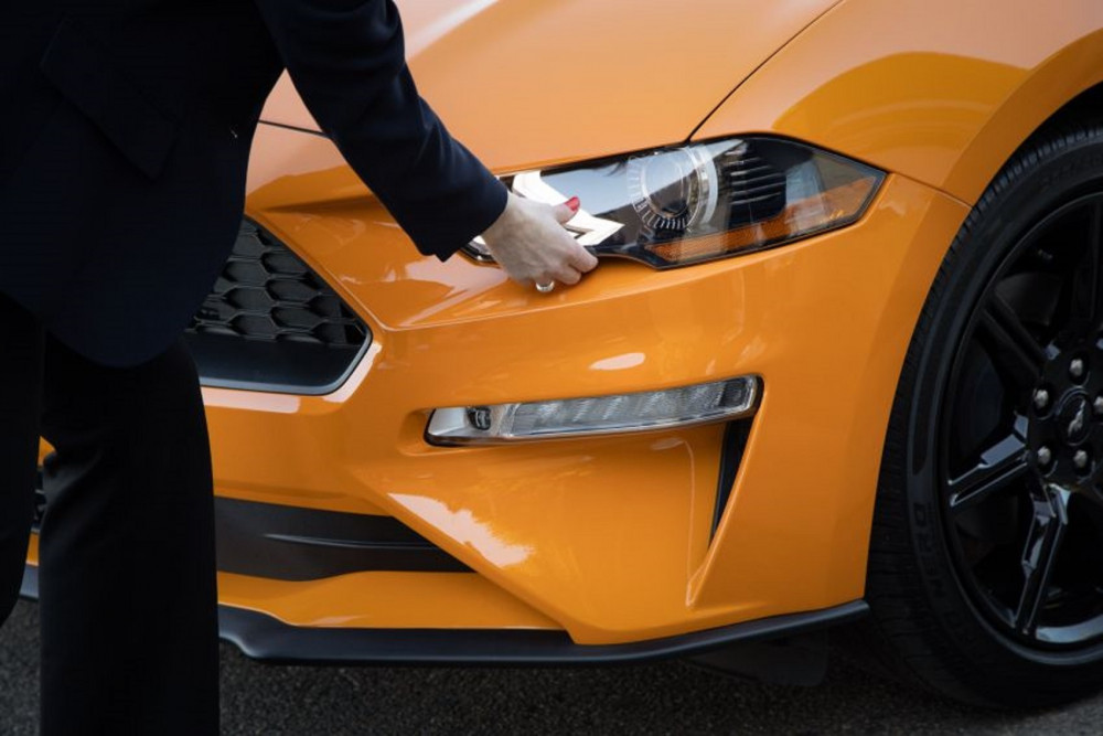 anh-2-den-pha-xe-duoc-lam-tu-nguyen-lieu-ca-phe-nguon-paultan