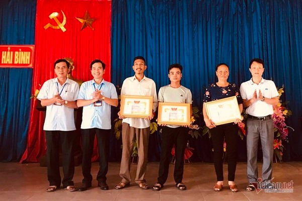 Bỏ xe ba gác trôi sông, người đàn ông Thanh Hóa cứu sống 3 cháu nhỏ