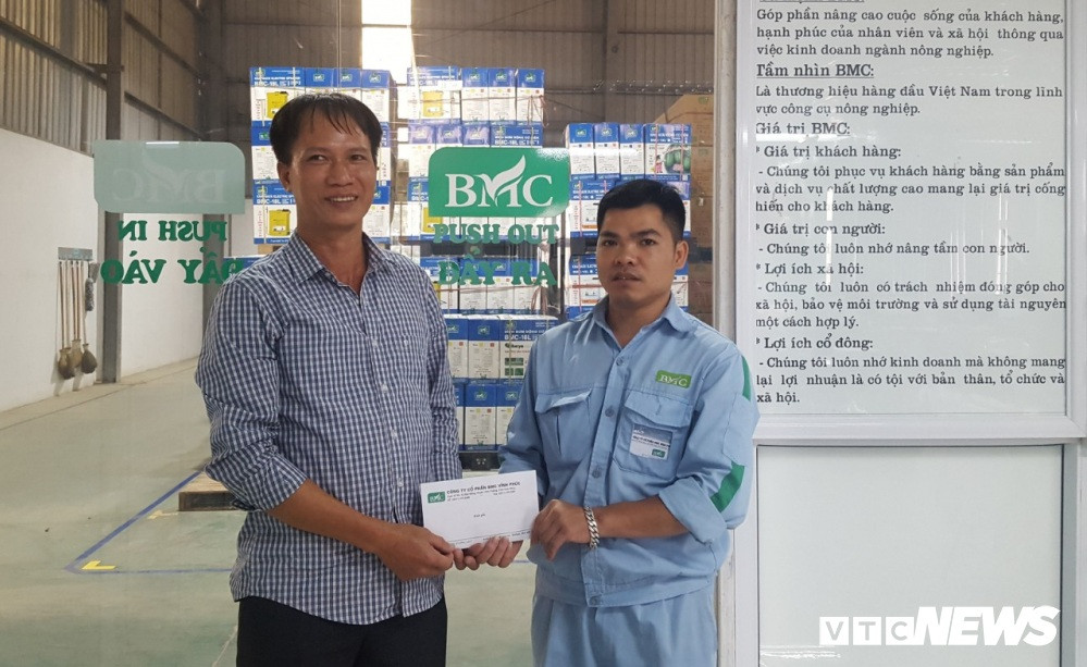 tra-lai-tien-thua-322-2146583 (1) 3