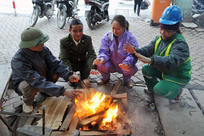 khi-lanh-tang-cuong-ha-noi-ret-dam-mien-trung-mua-to