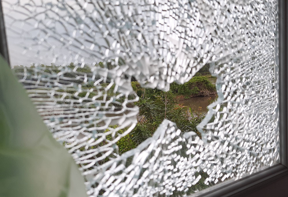 cong-an-lam-viec-voi-3-nguoi-vu-biet-thu-chuc-ti-cua-dai-gia-ca-mau-nghi-trung-dan-2 3