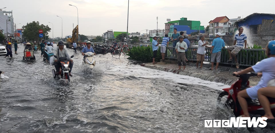 trieu-cuong-len-dinh