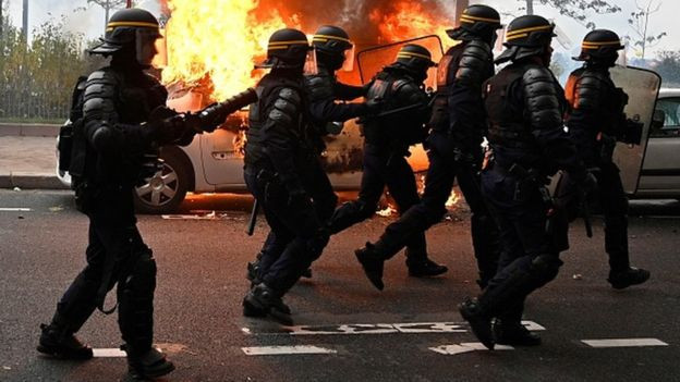 bieu tinh ao vang2 3