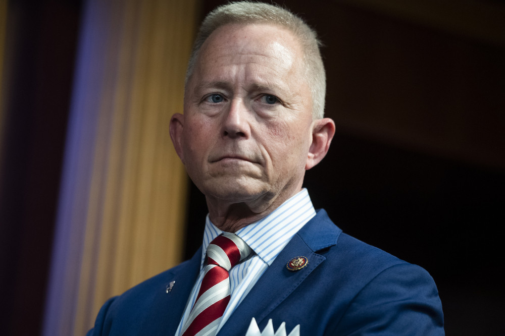 Thành viên đảng Dân chủ đổi đảng vì phản đối luận tội Tổng thống Trump - 1