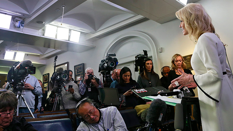 Ảnh: Nước Mỹ và cuộc bỏ phiếu luận tội Tổng thống trước nửa đêm - 15