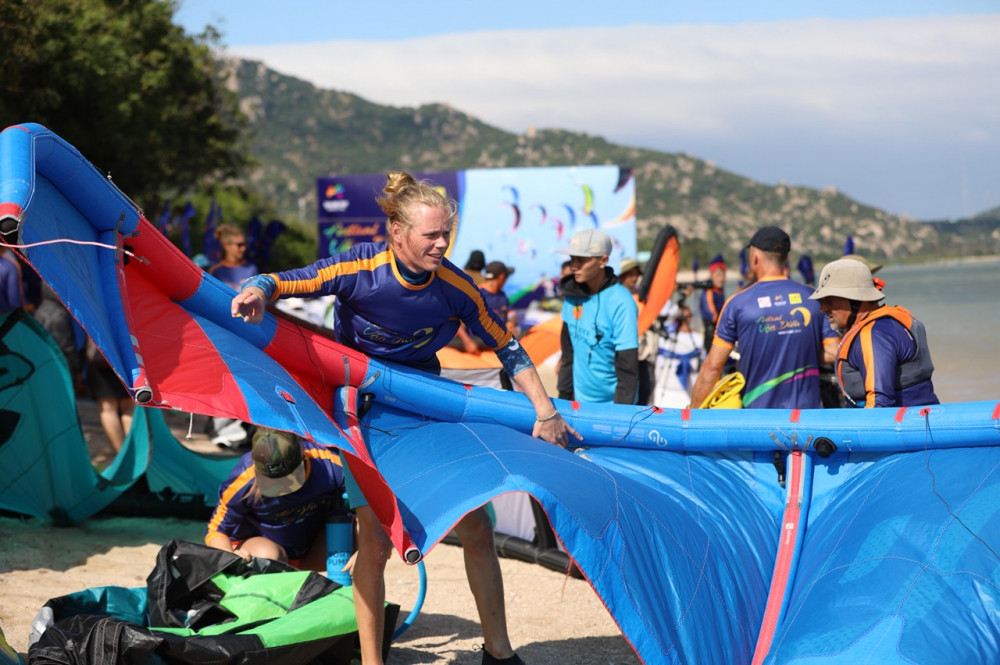 van dong vien chuan bi luot