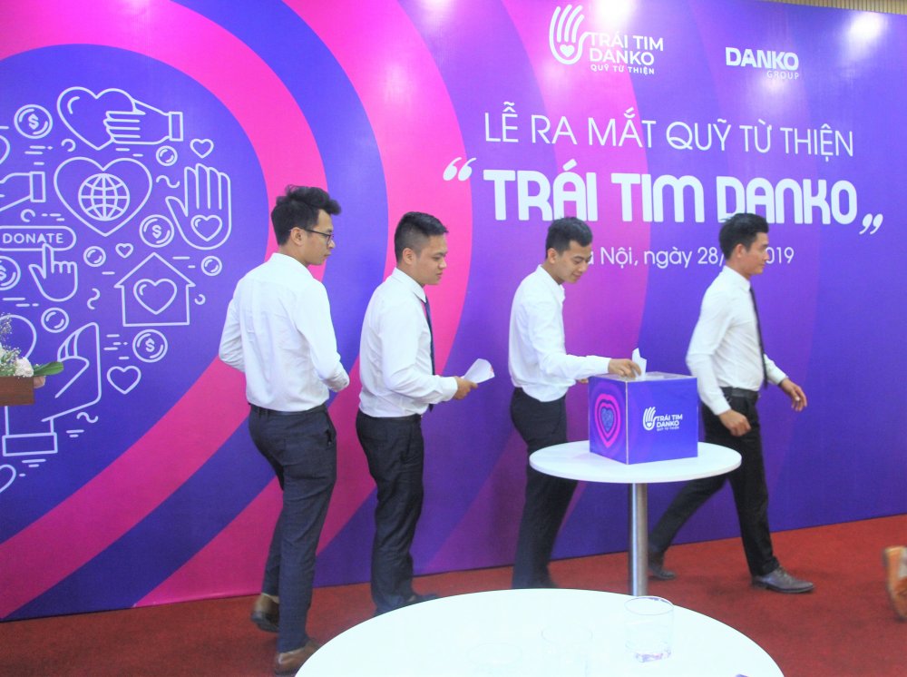 CBNV Danko quyên góp cho Quỹ trong Lễ ra mắt