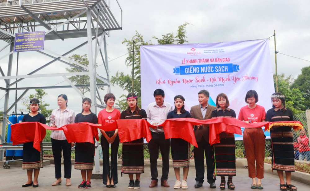 Nguoi dan Mang Yang han hoan don nguon nuoc sach ve ban lang hinh anh 3