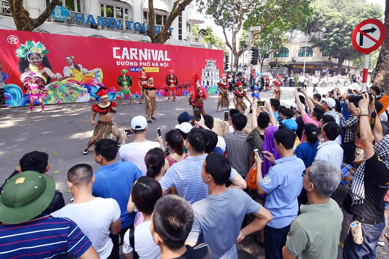 carnival duong pho 2 4