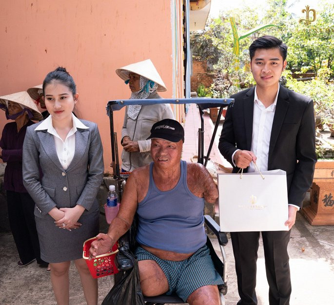 Vien tham my Diva tham hoi va tang qua cho gia dinh co hoan canh dac biet tai Dong Nai hinh anh 3