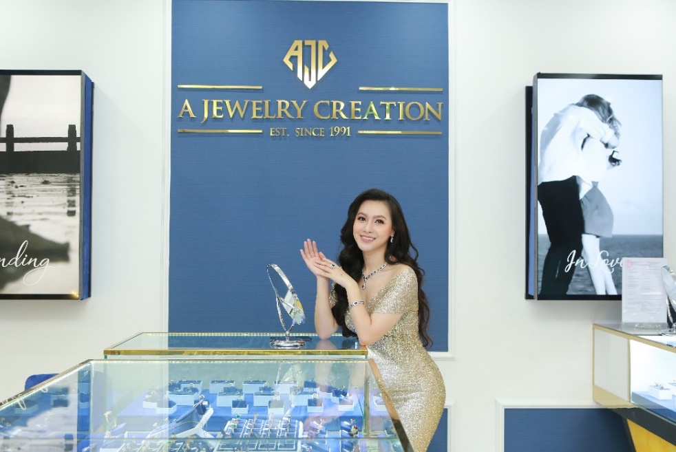Bí quyết chọn trang sức mùa lễ hội của MC Minh Hà - 1