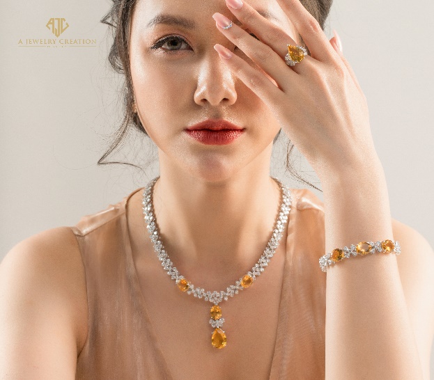 Bí quyết chọn trang sức mùa lễ hội của MC Minh Hà - 3