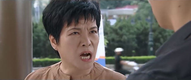 hoa-hong-tren-nguc-trai-tap-37-khue-khai-truong-04