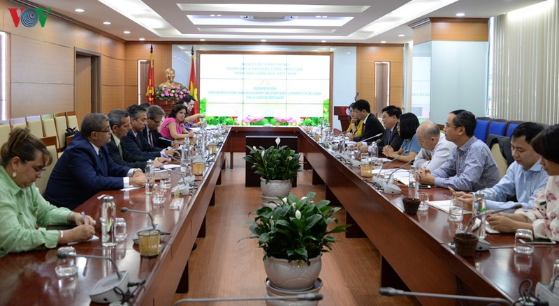 doan_cong_san_cuba_tham_vov_2__apja 3