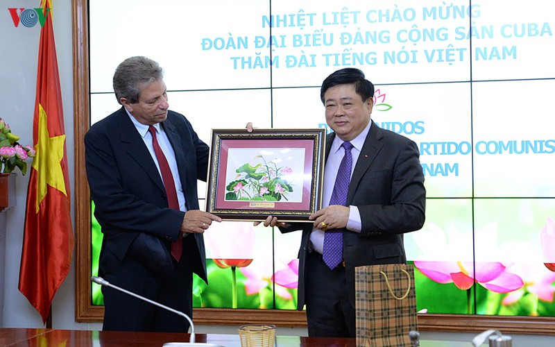 doan_cong_san_cuba_tham_vov_4__fkfj 4