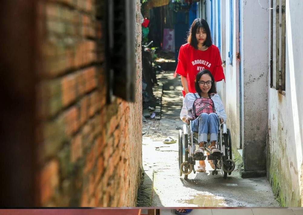 nguoi-me-be-con-den-truong-15-nam 10