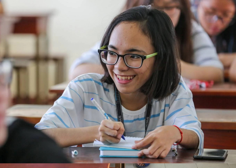 nguoi-me-be-con-den-truong-15-nam 6