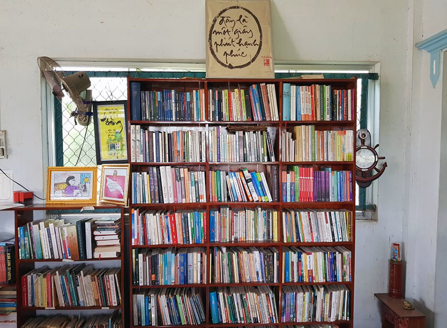 vo-chong-thay-giao-ban-banh-tet-nhang-chat-chiu-tung-dong-mua-sach-tang-hoc-tro-9 5