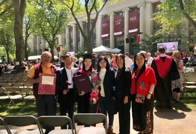 nhung-cau-noi-dac-biet-cua-me-khien-co-be-luon-dung-cuoi-lop-tro-thanh-tien-si-harvard-1 3