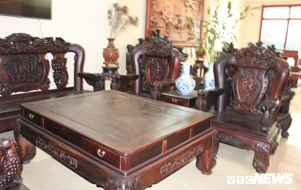 10 Nhieu bo ban ghe dat tien bi bui phu cho khach 20