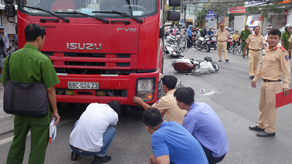 xe-tai-tong-loat-xe-may-02 4