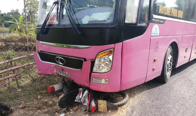 xe-khach-dam-xe-may_jyws