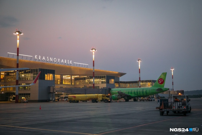 hanh khach chet tren may bay