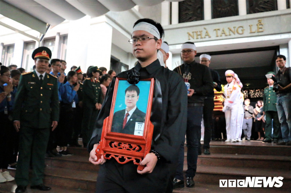 20407d2d0606e058b917 6