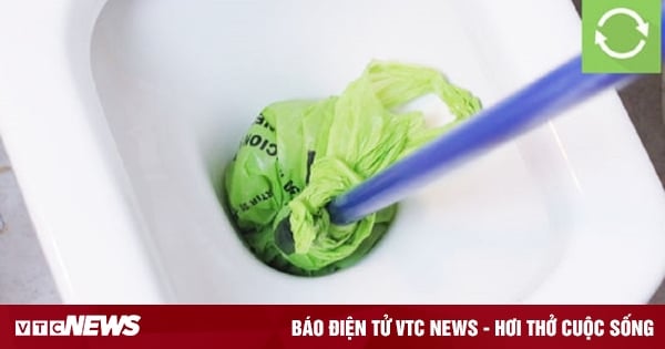 Cách dùng túi nylon để thông tắc bồn cầu